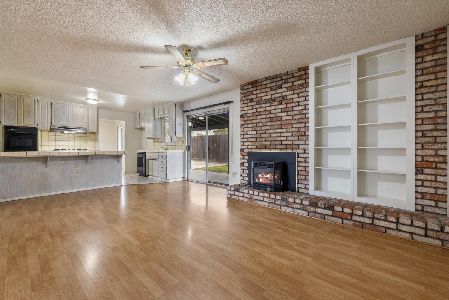 1205 Kara Ln, Modesto, CA 95355