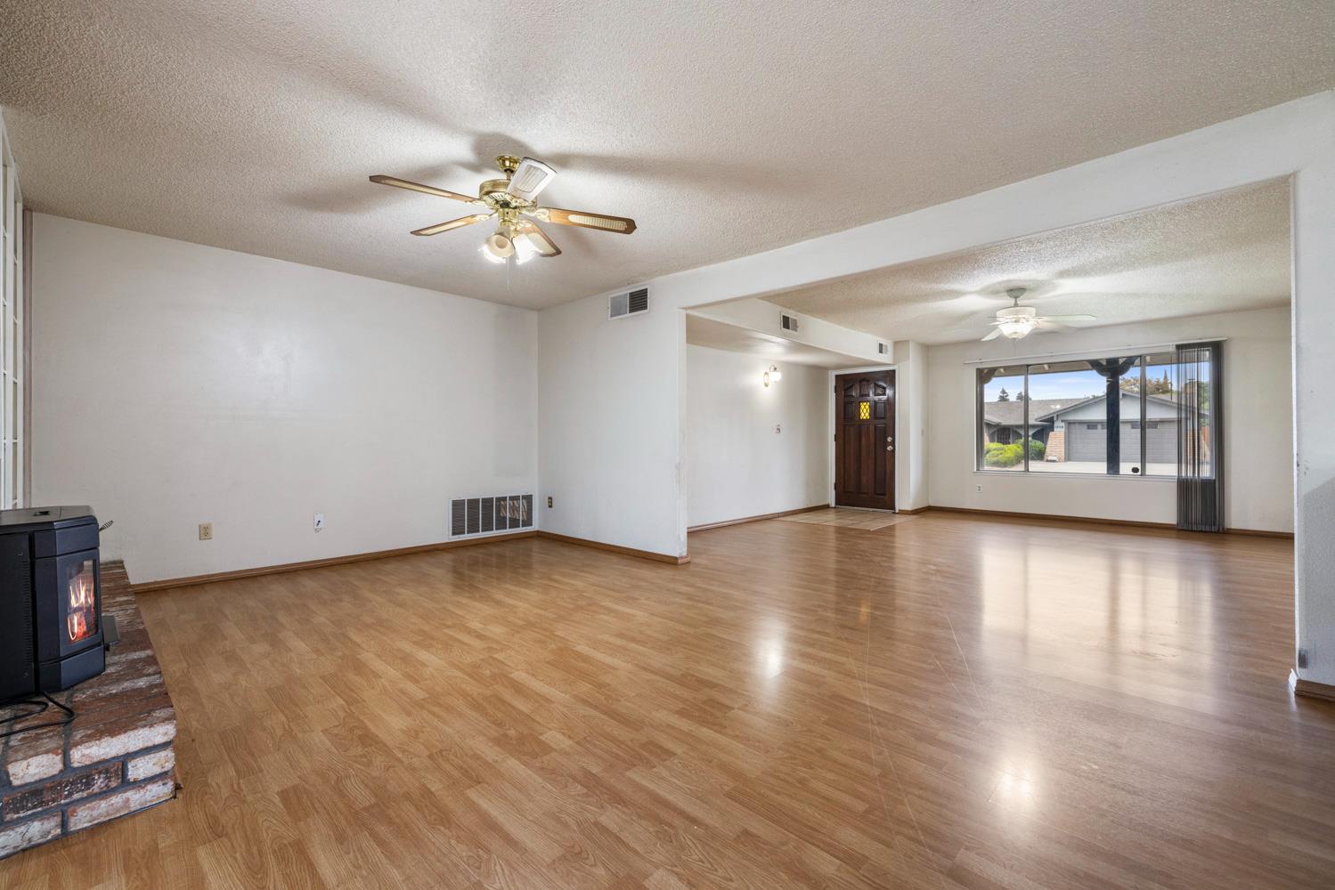 1205 Kara Ln, Modesto, CA 95355