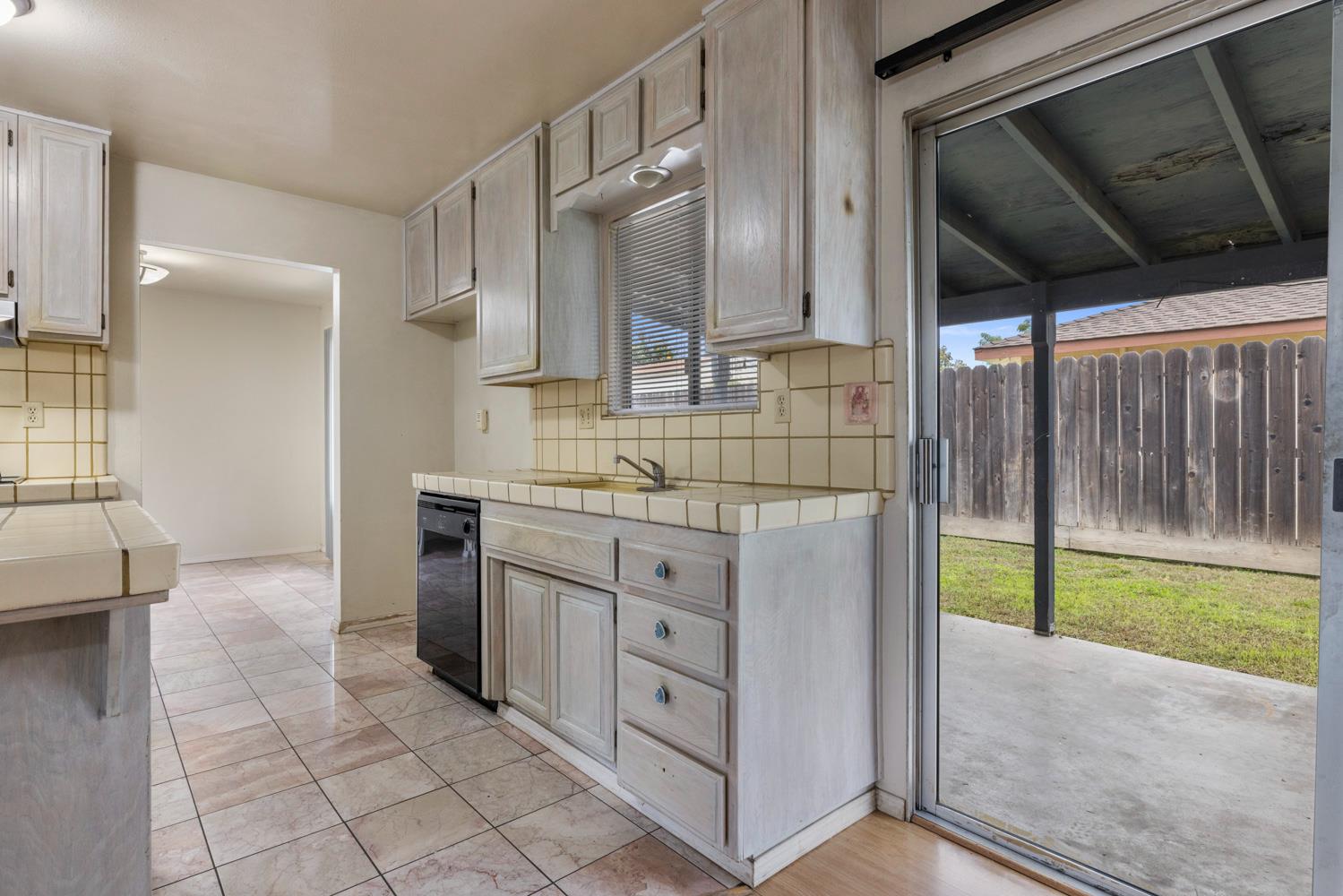 1205 Kara Ln, Modesto, CA 95355