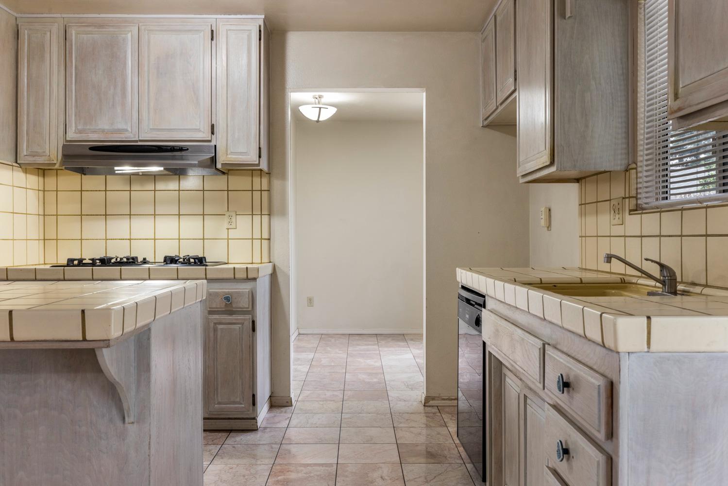 1205 Kara Ln, Modesto, CA 95355