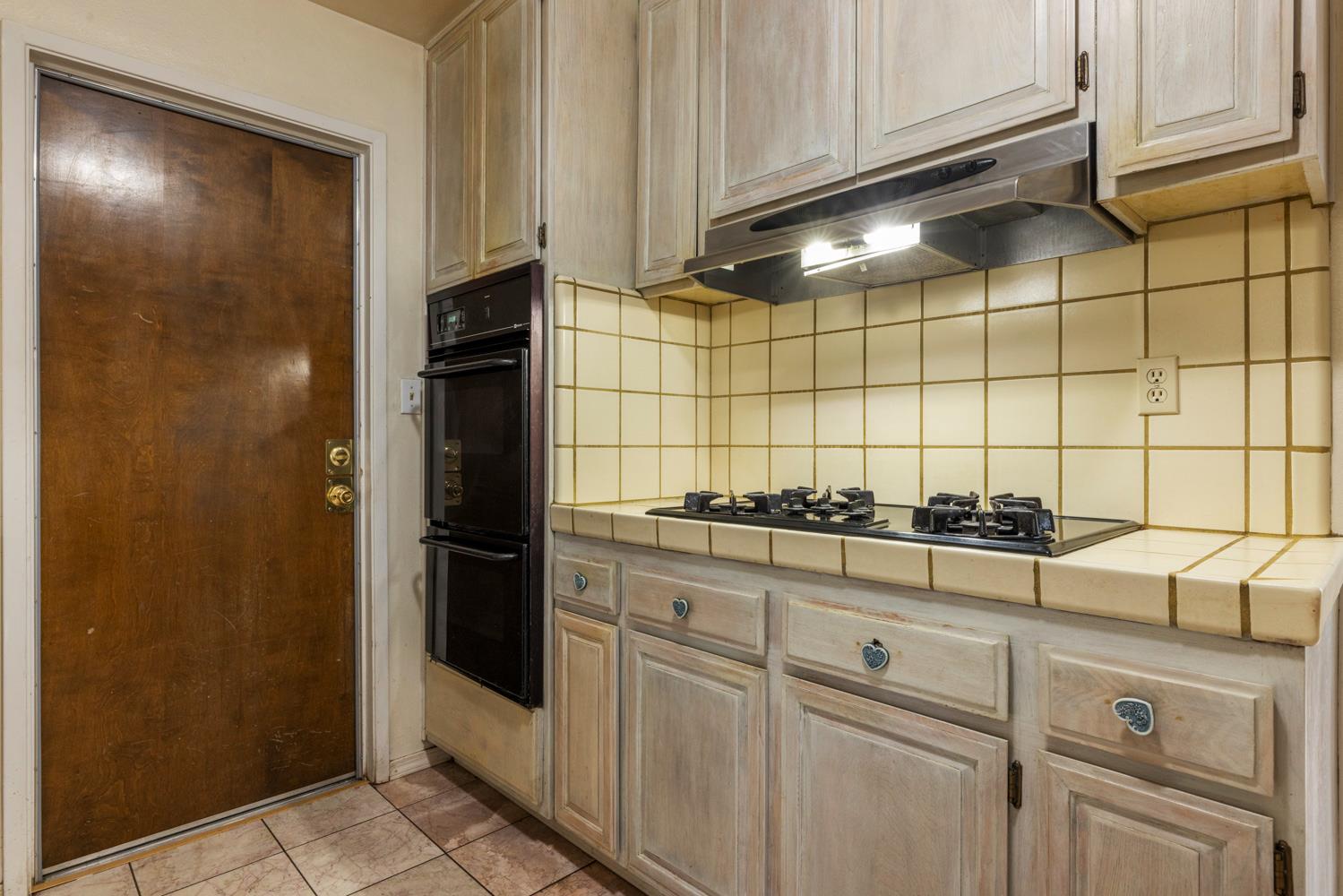 1205 Kara Ln, Modesto, CA 95355