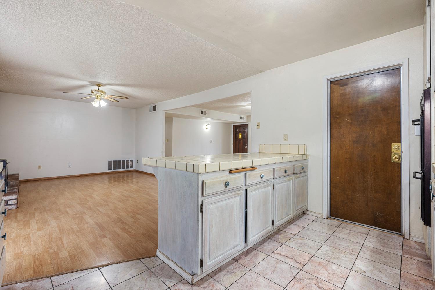 1205 Kara Ln, Modesto, CA 95355