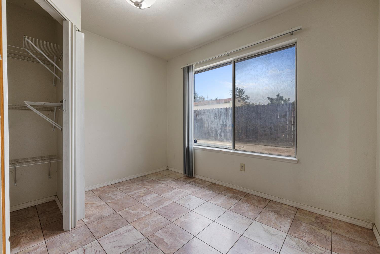 1205 Kara Ln, Modesto, CA 95355