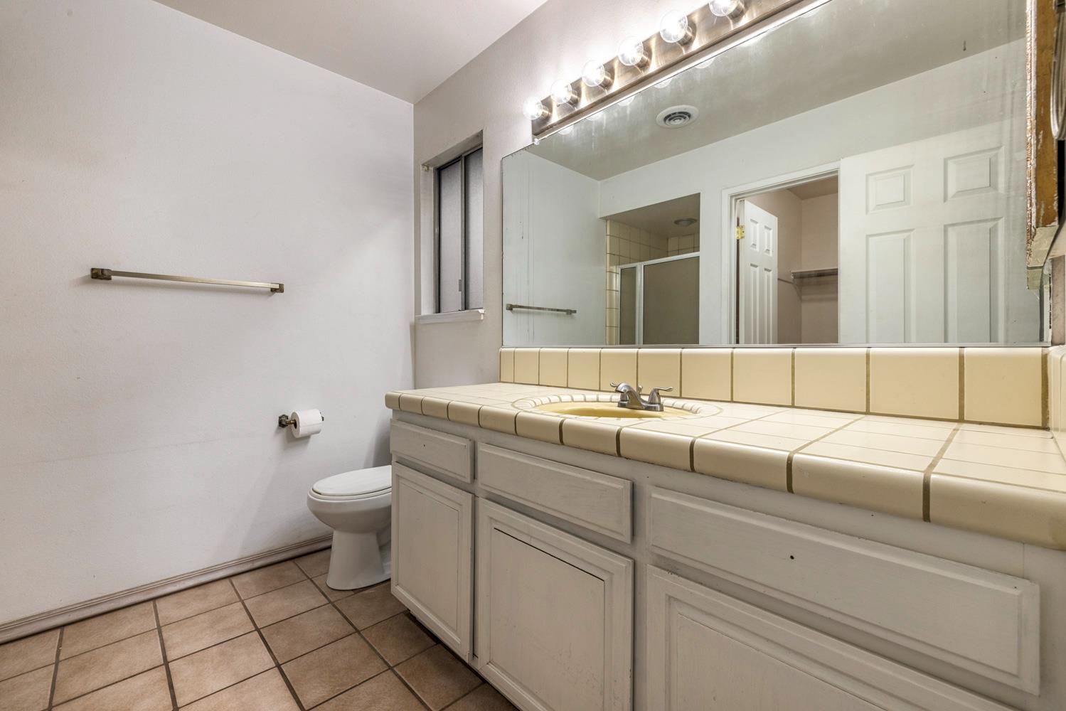 1205 Kara Ln, Modesto, CA 95355