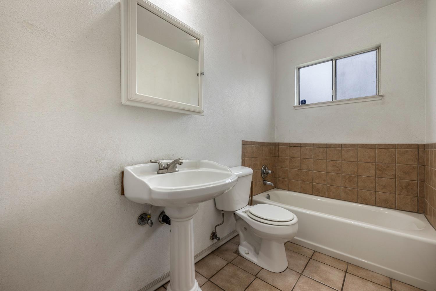 1205 Kara Ln, Modesto, CA 95355