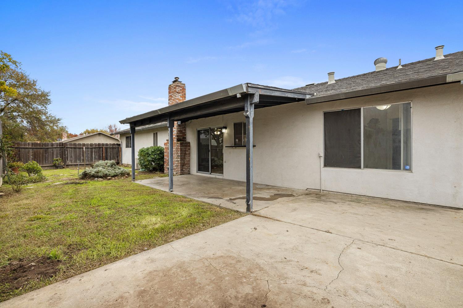 1205 Kara Ln, Modesto, CA 95355