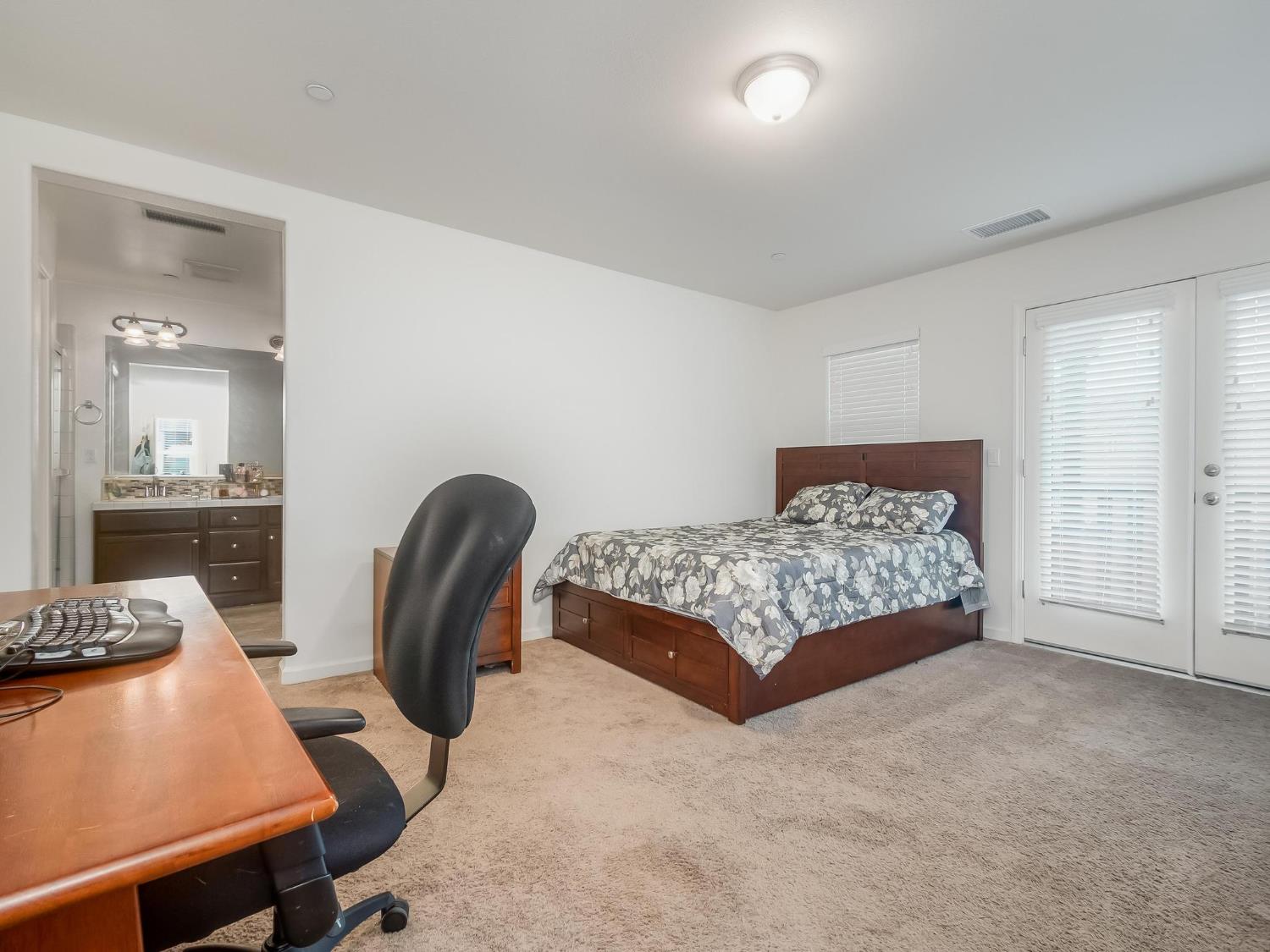 6280 E Valley Edge Dr, Fresno, CA 93727