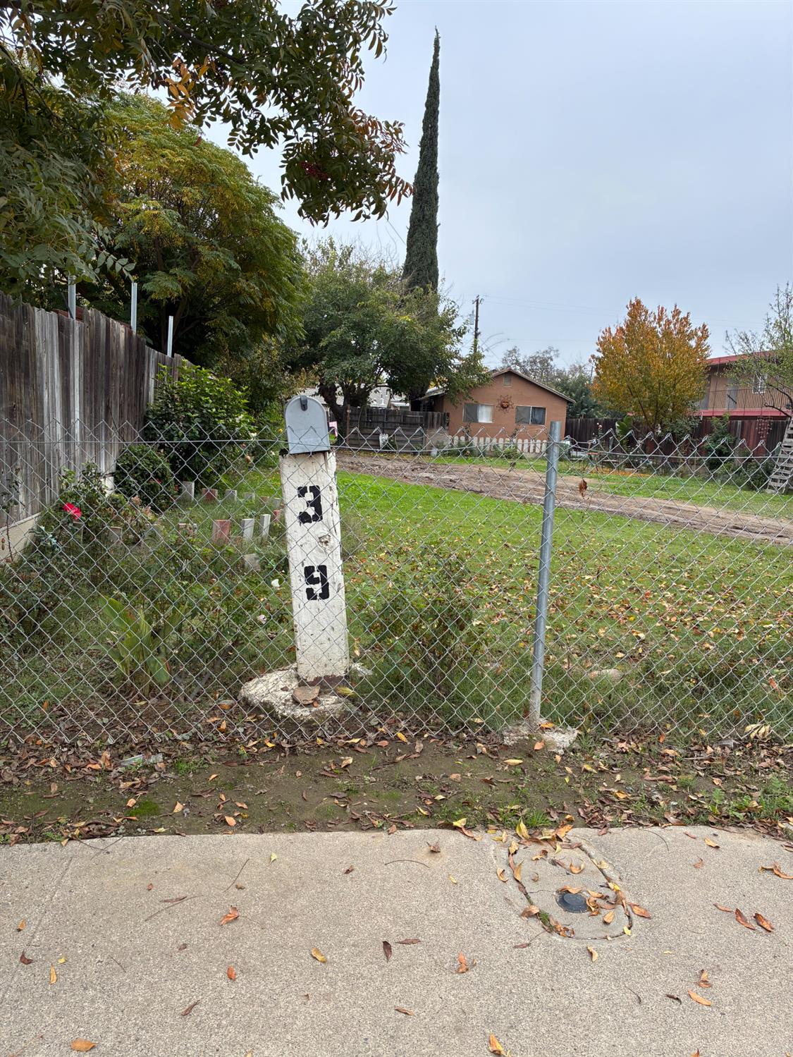 39 W J St, Los Banos, CA 93635