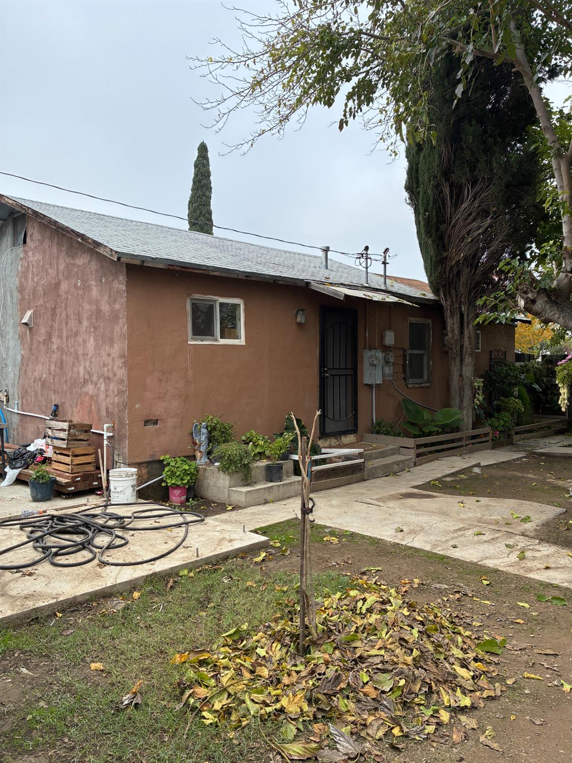 39 W J St, Los Banos, CA 93635