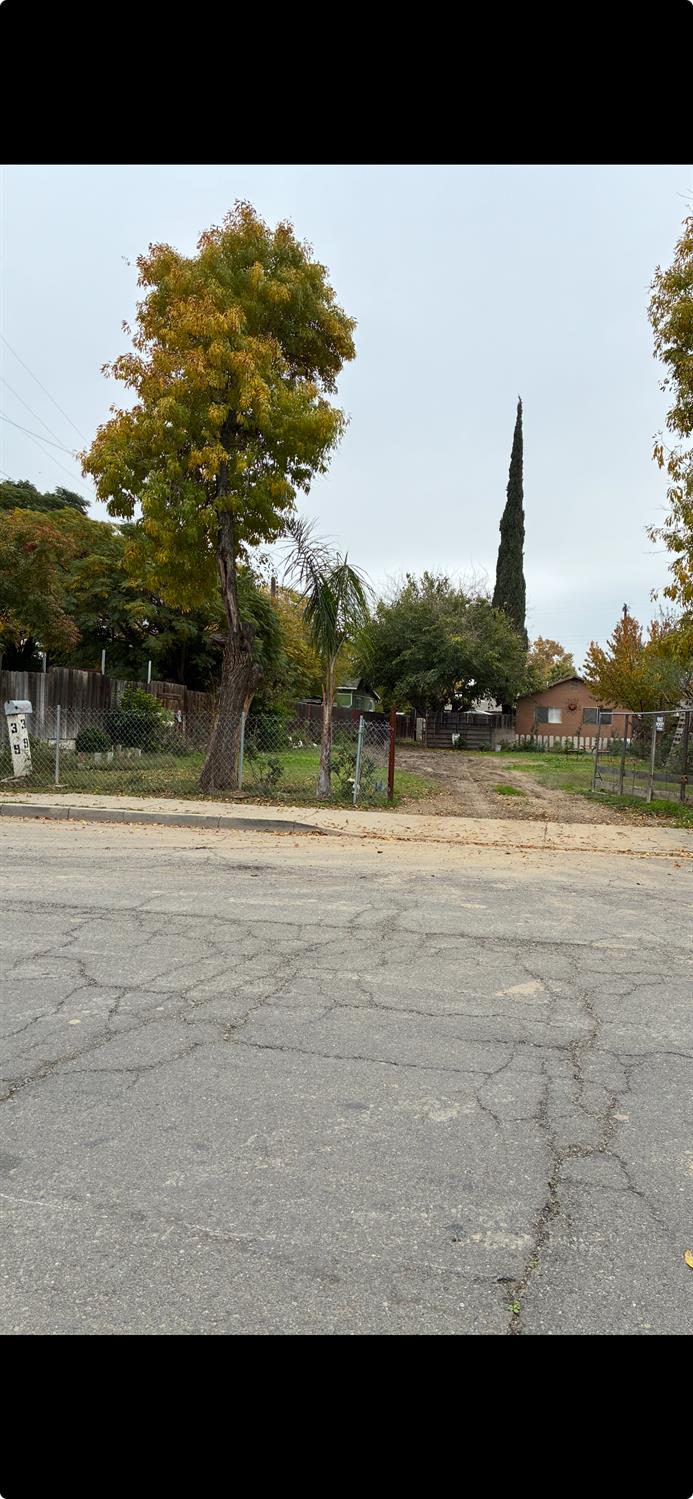 39 W J St, Los Banos, CA 93635