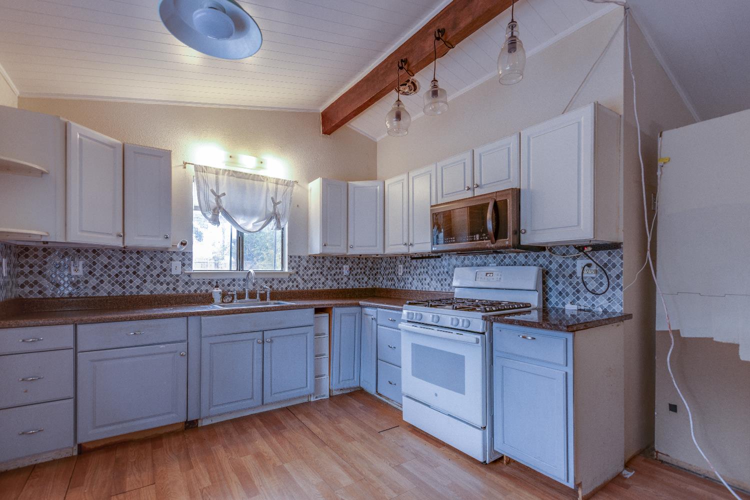 1570 E 26th St, Merced, CA 95340