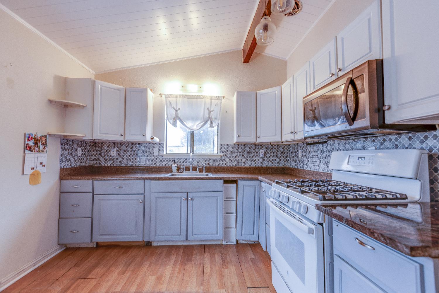 1570 E 26th St, Merced, CA 95340