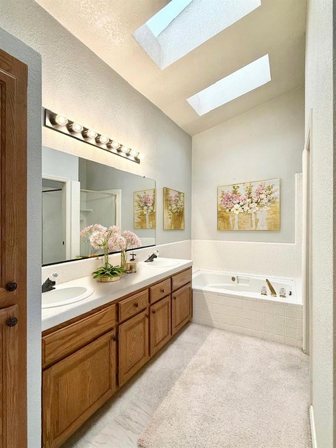 1113 Copper Cottage Ln, Modesto, CA 95355