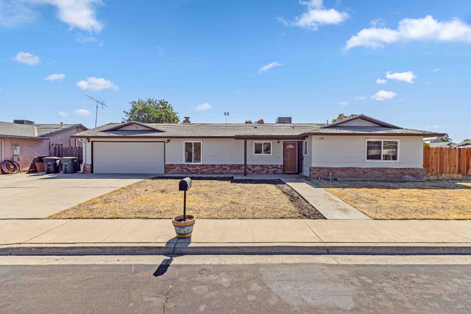 1407 E D St, Oakdale, CA 95361