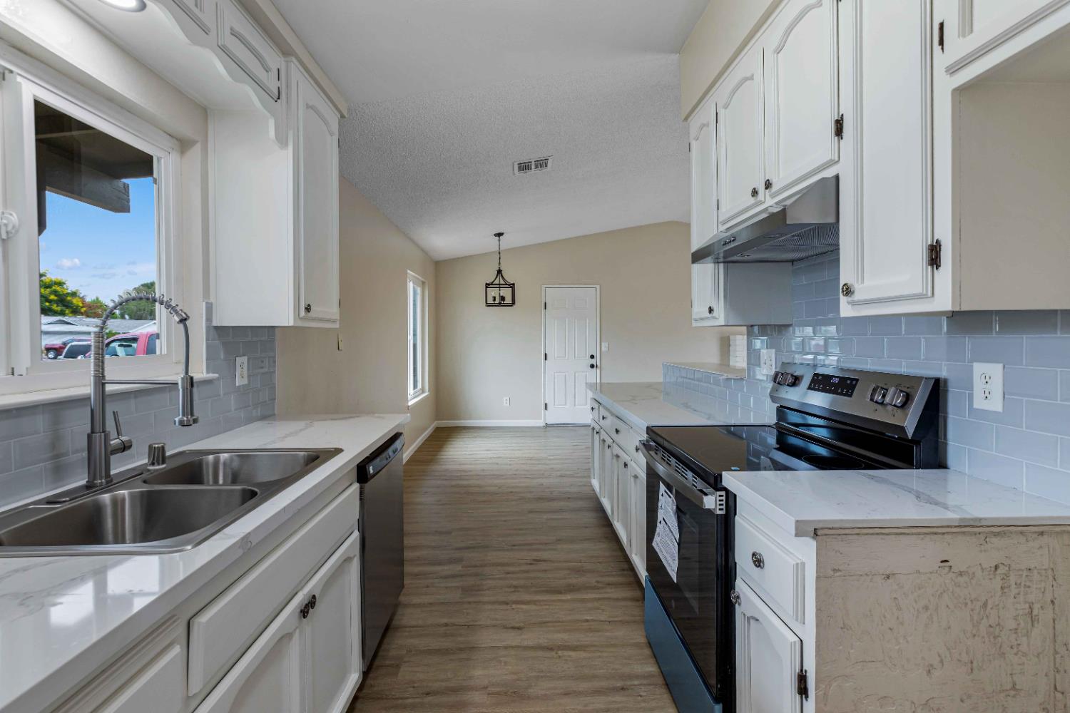 1407 E D St, Oakdale, CA 95361