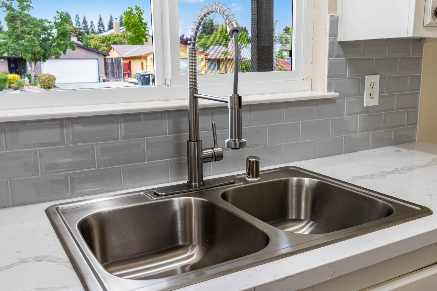 1407 E D St, Oakdale, CA 95361