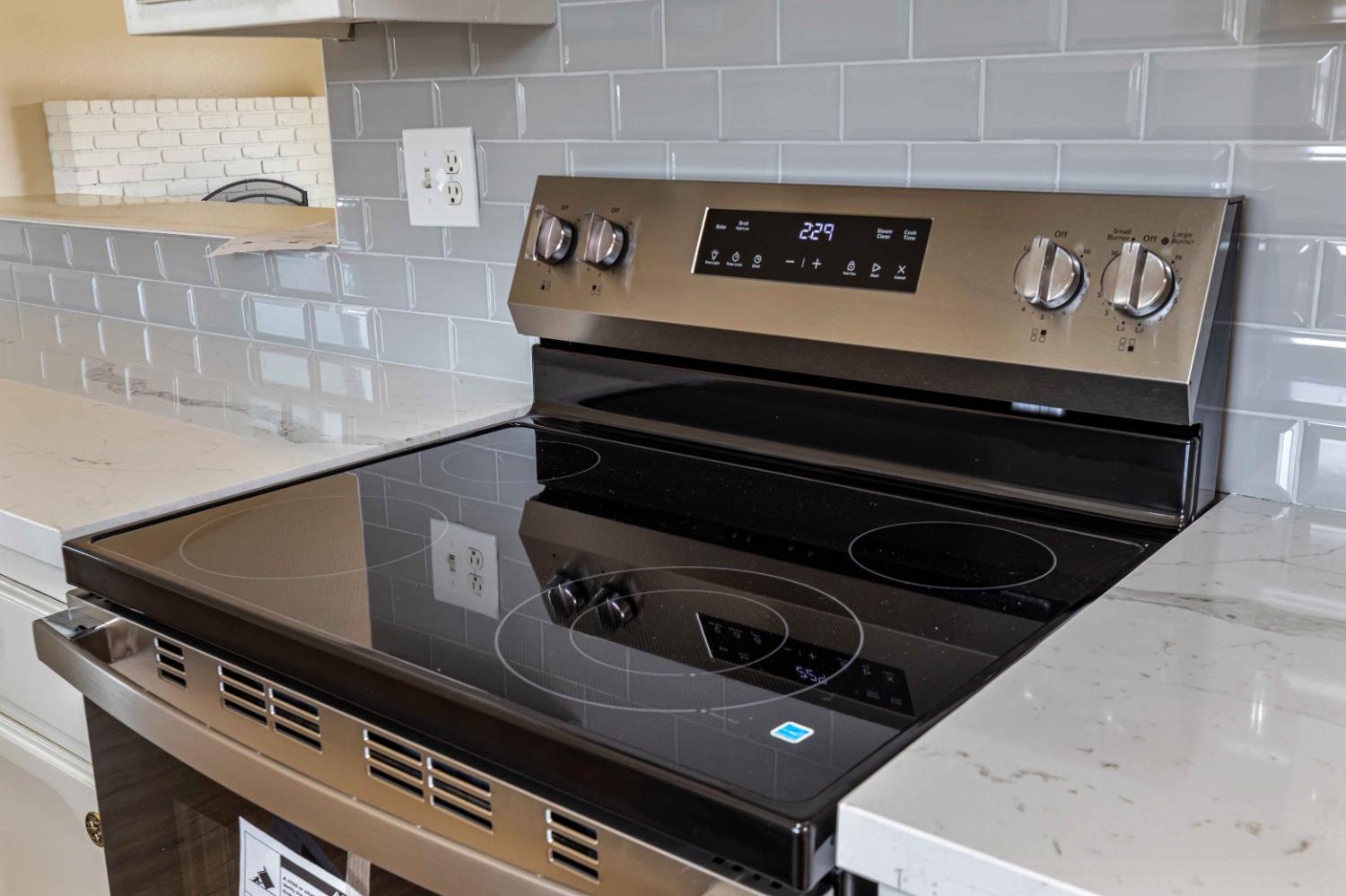 1407 E D St, Oakdale, CA 95361