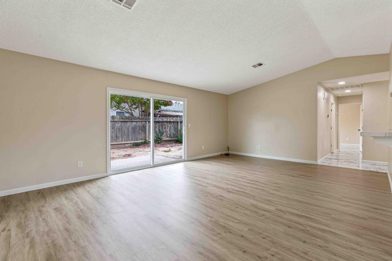 1407 E D St, Oakdale, CA 95361