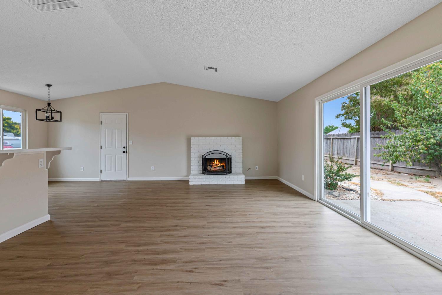 1407 E D St, Oakdale, CA 95361