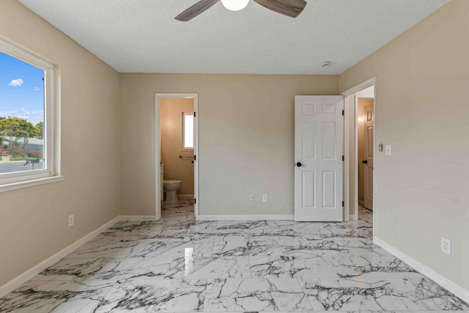 1407 E D St, Oakdale, CA 95361