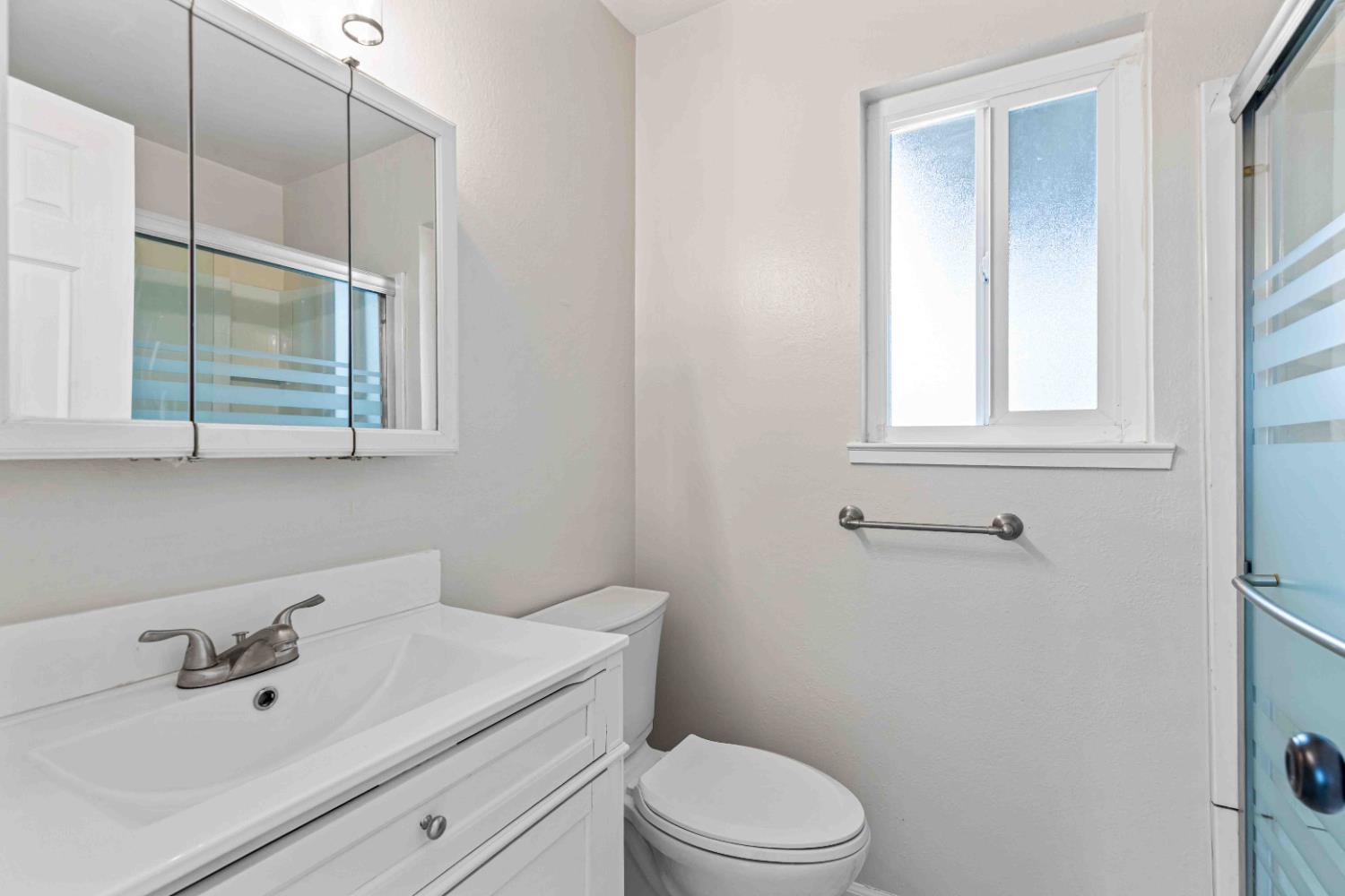 1407 E D St, Oakdale, CA 95361