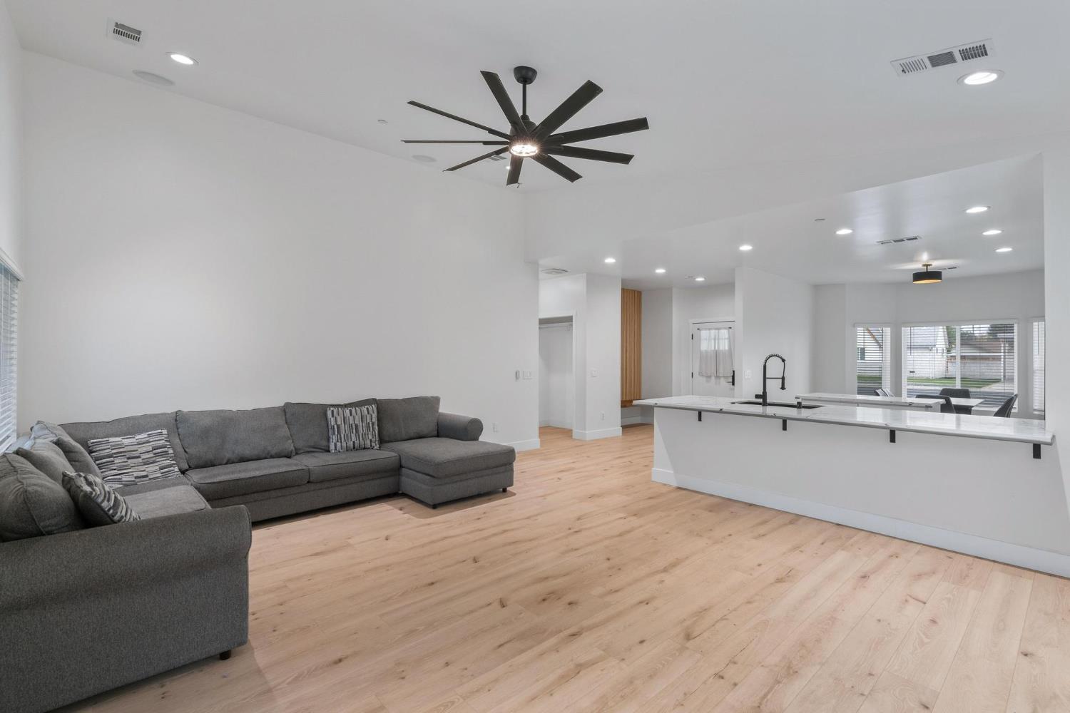 622 N Stockton Ave, Ripon, CA 95366