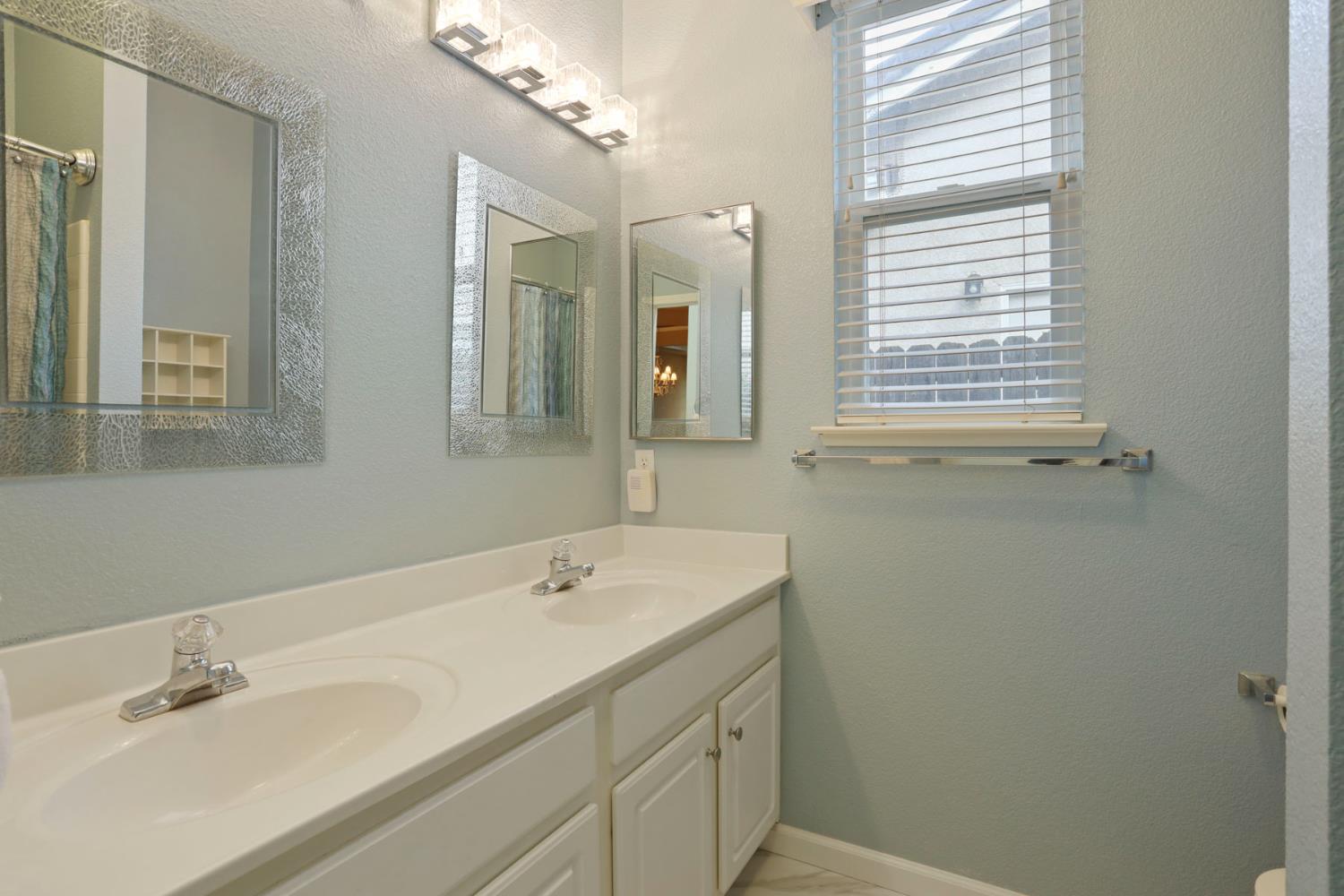 2804 Sagemill Dr, Modesto, CA 95355