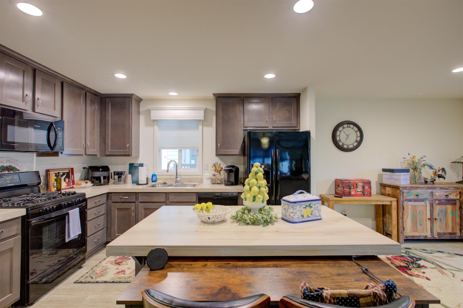 1568 Queen Way, Livingston, CA 95334