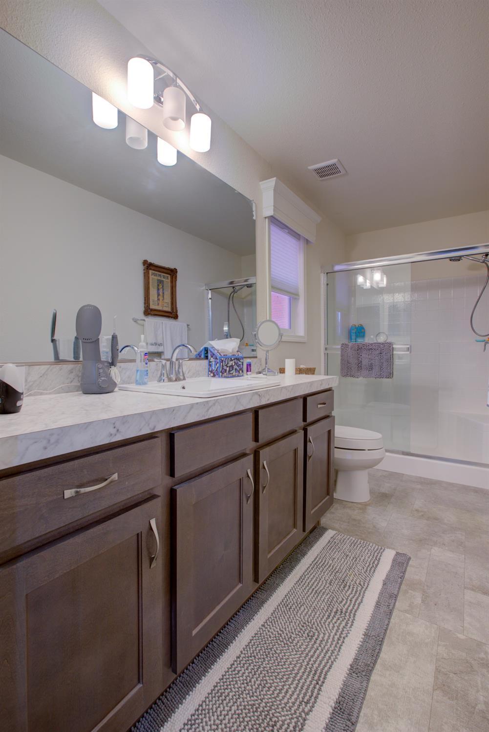 1568 Queen Way, Livingston, CA 95334