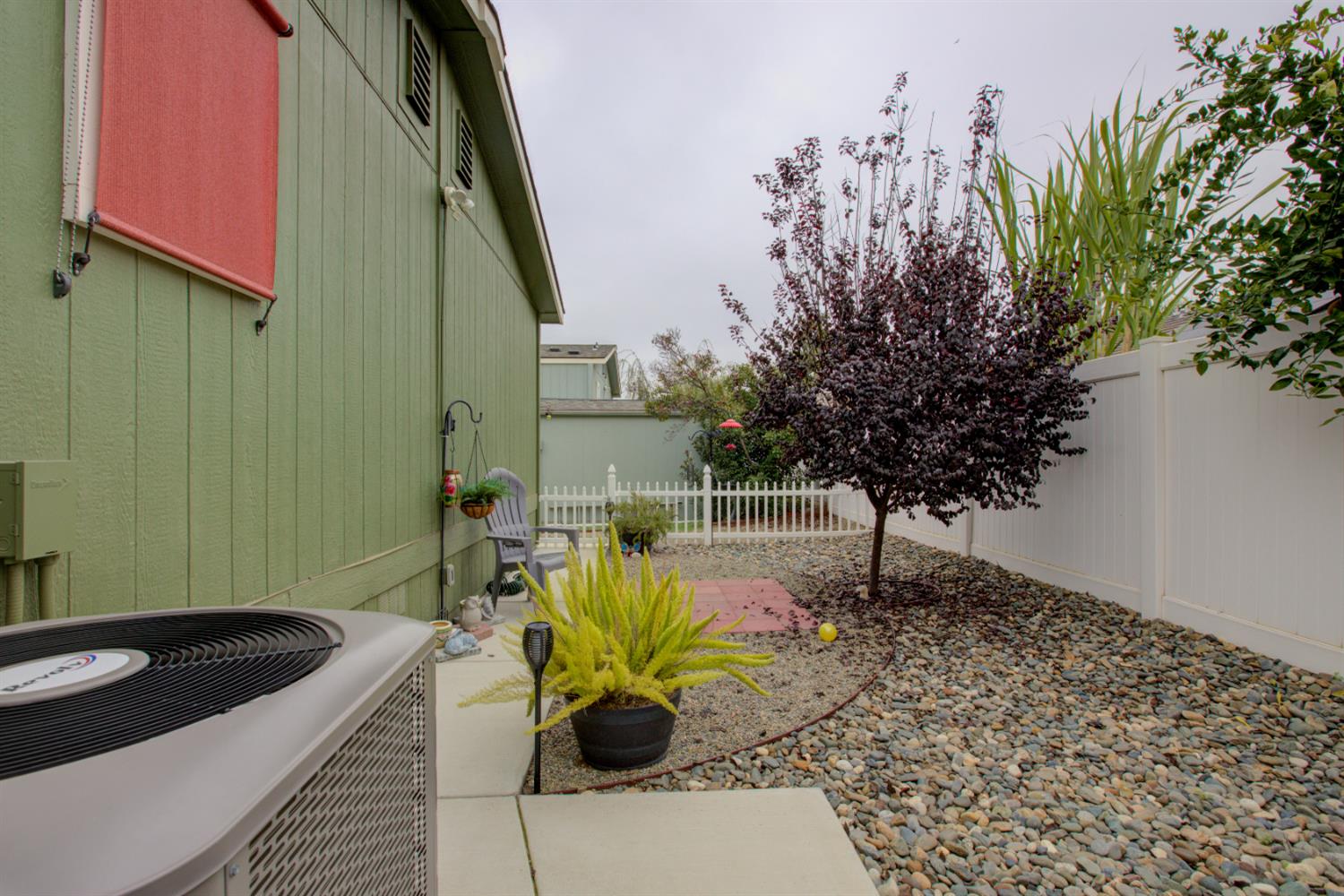 1568 Queen Way, Livingston, CA 95334