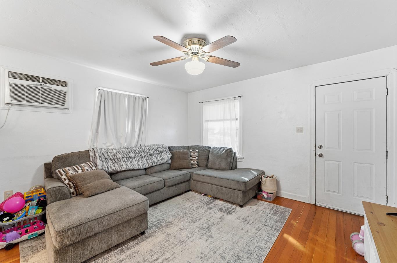 237 Church Ave, Oakdale, CA 95361