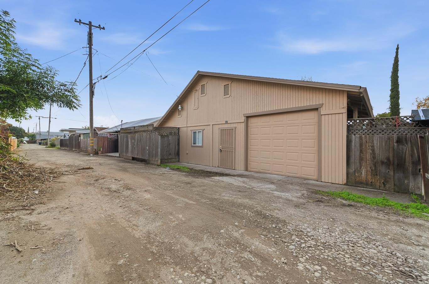 237 Church Ave, Oakdale, CA 95361