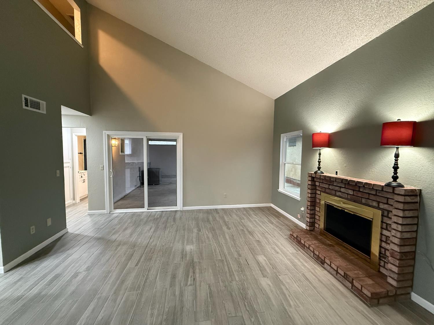 3945 Sparrow Ct, Modesto, CA 95356