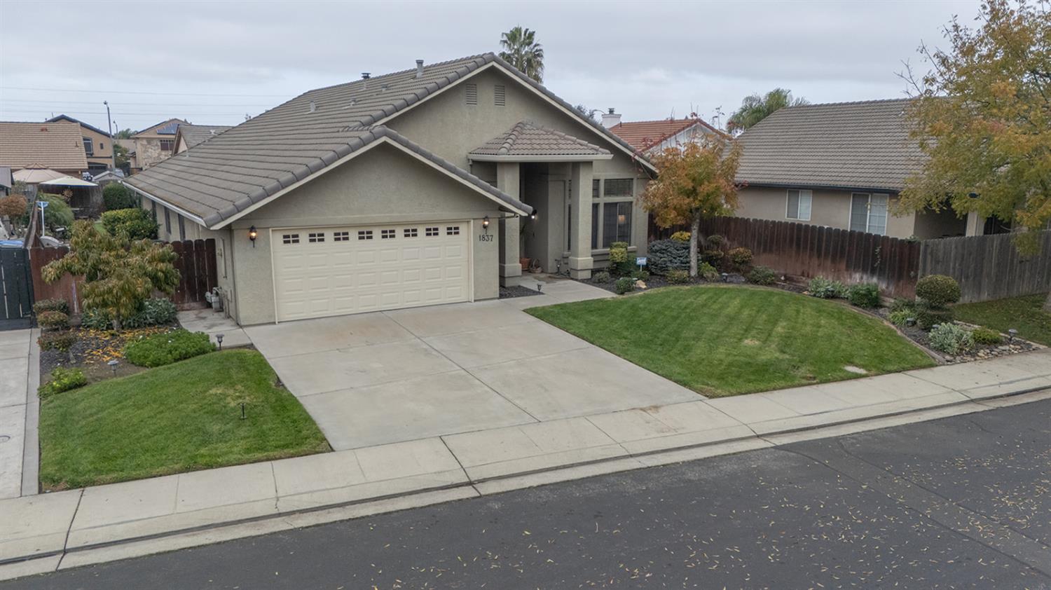 1837 Brookside Dr, Manteca, CA 95336