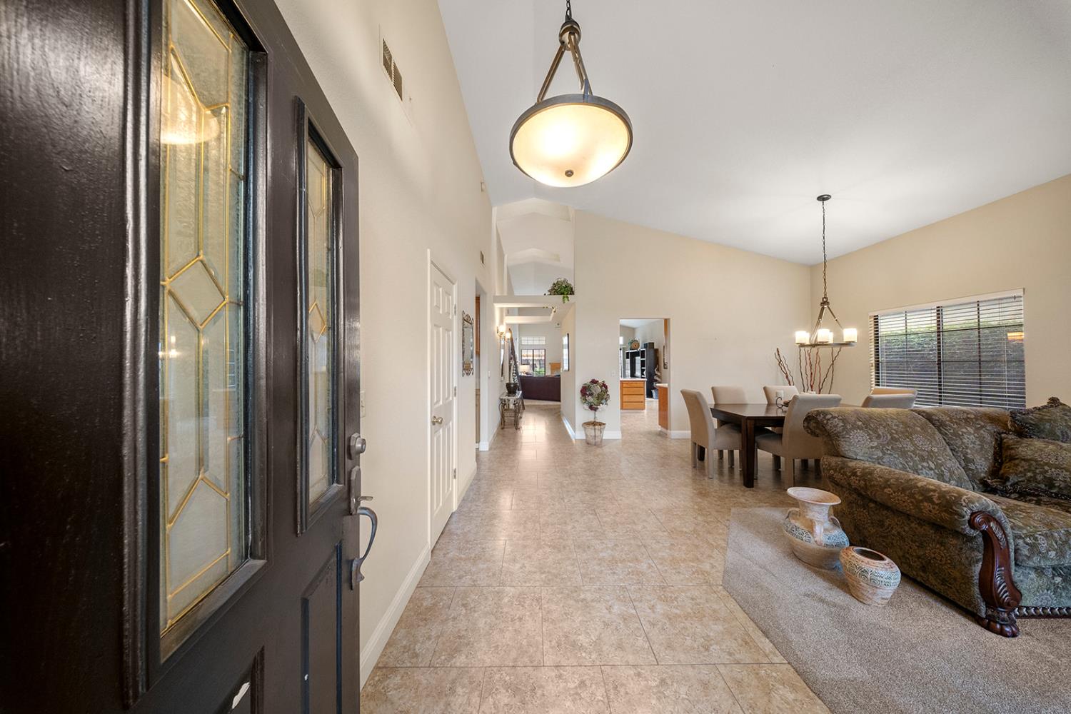 1837 Brookside Dr, Manteca, CA 95336