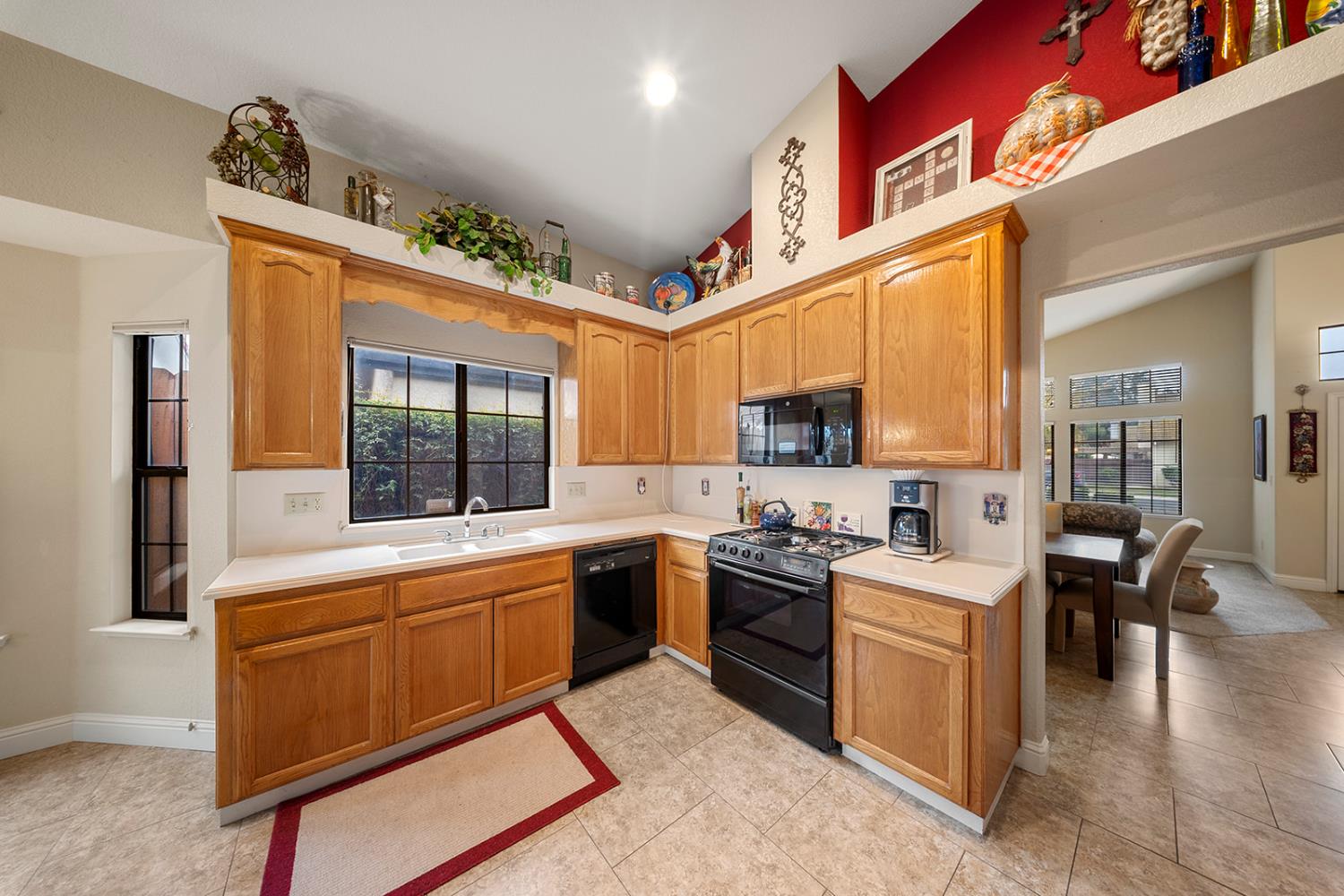 1837 Brookside Dr, Manteca, CA 95336