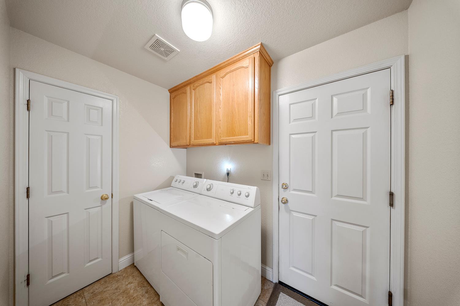 1837 Brookside Dr, Manteca, CA 95336