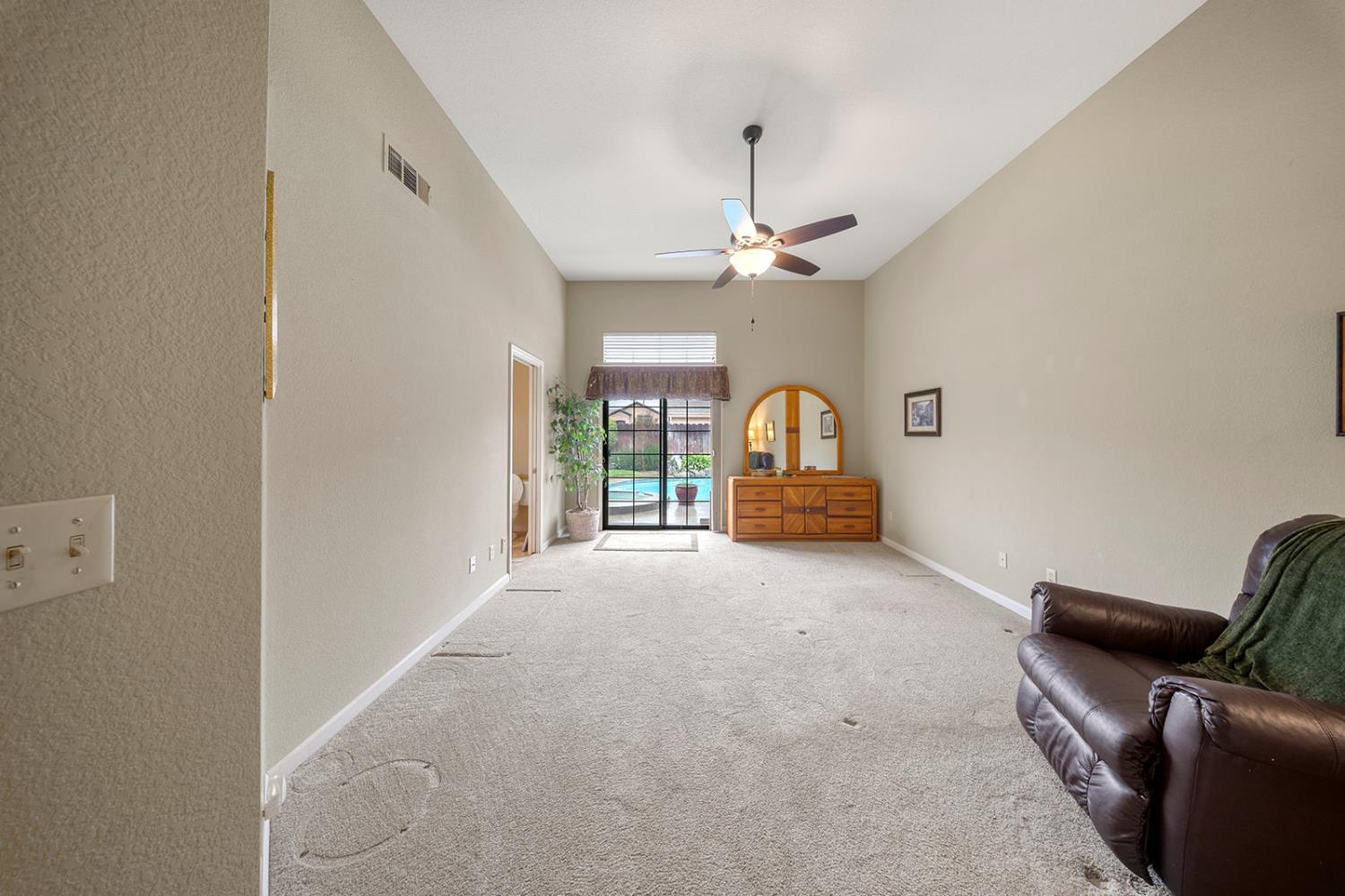 1837 Brookside Dr, Manteca, CA 95336