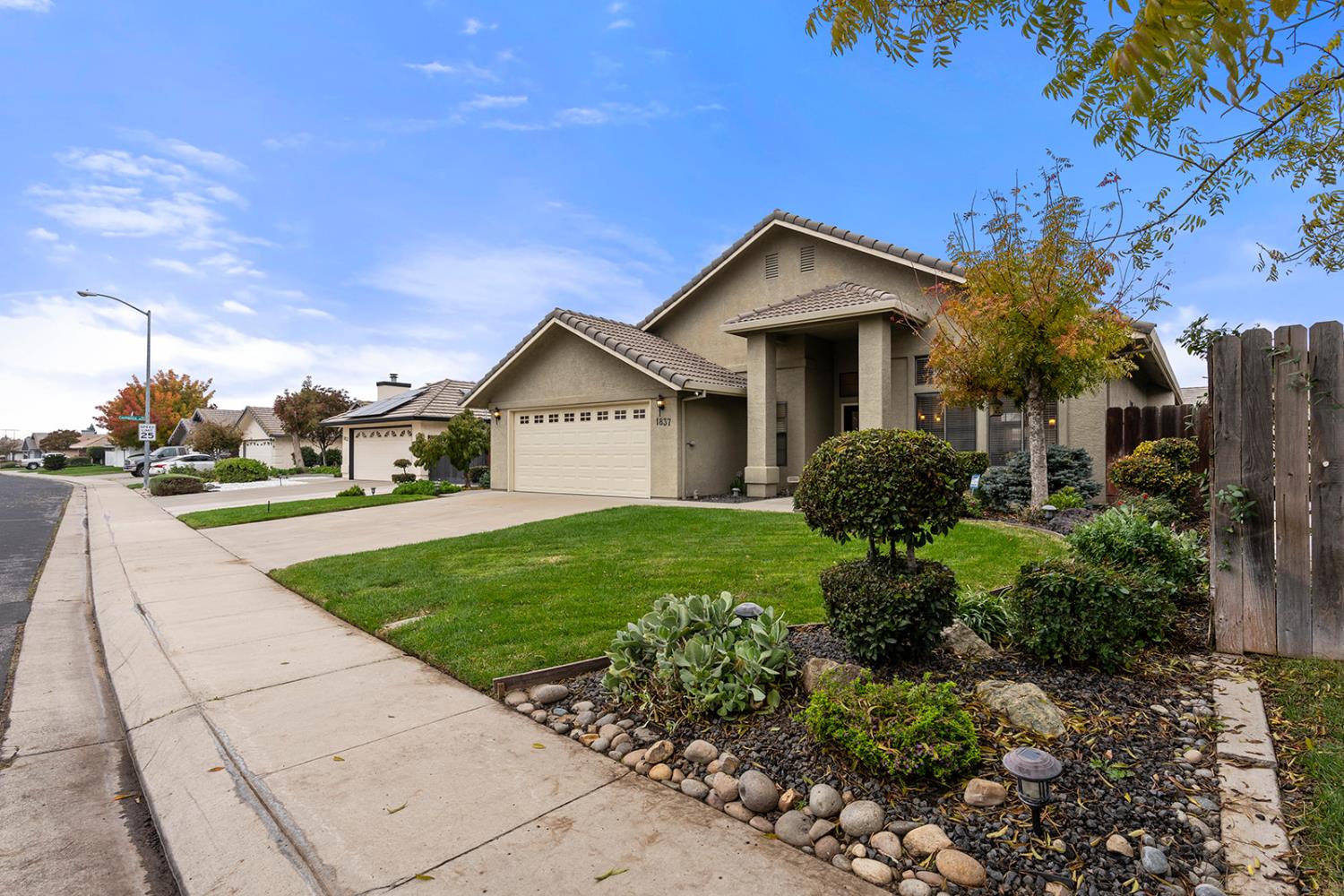 1837 Brookside Dr, Manteca, CA 95336