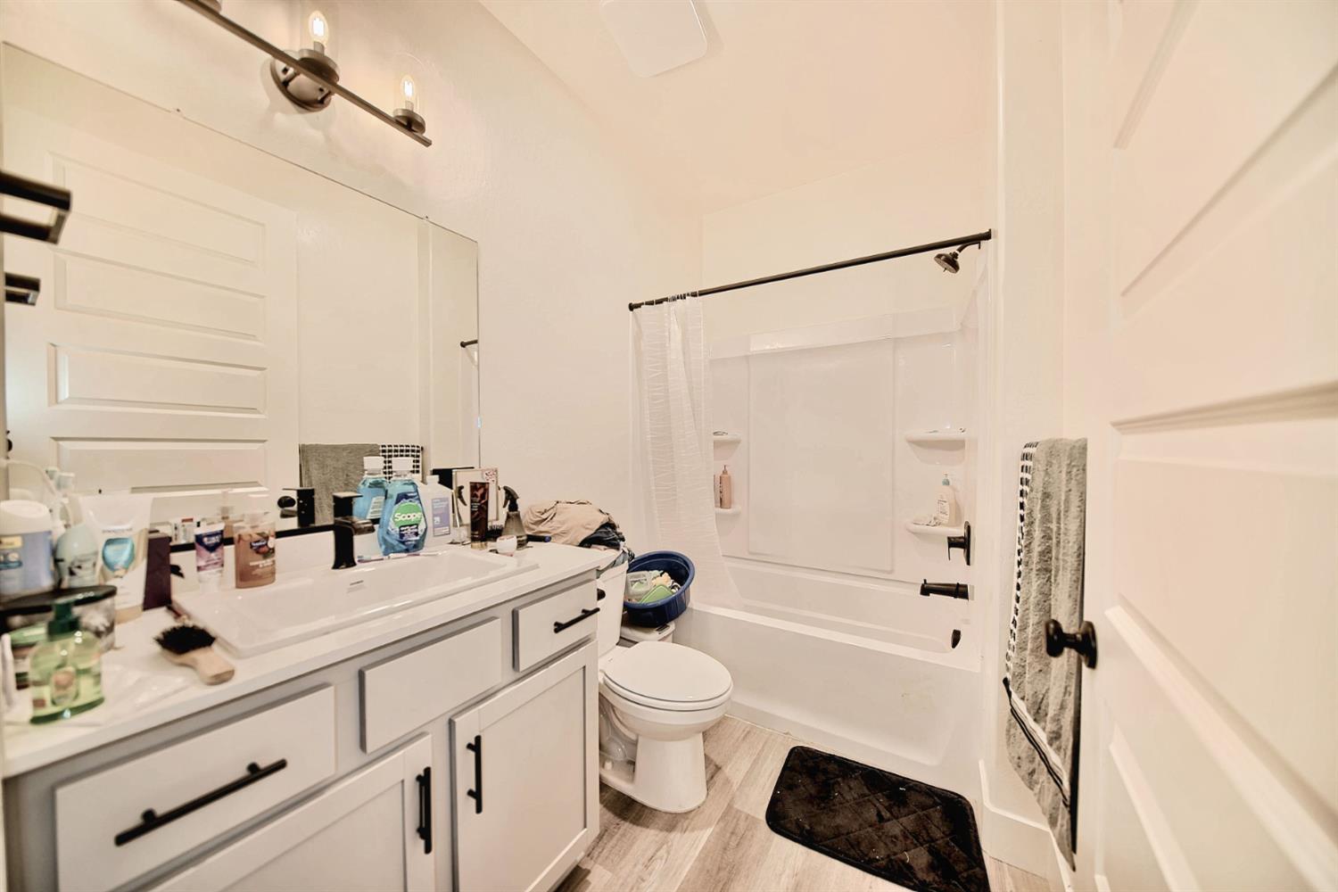 397 Broadstone Ct, Los Banos, CA 93635