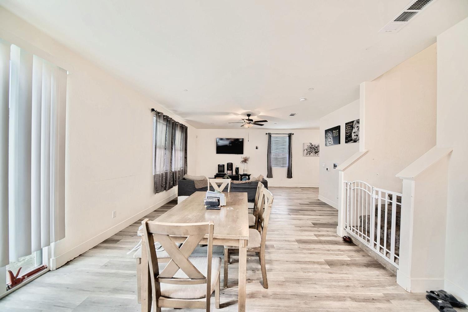 397 Broadstone Ct, Los Banos, CA 93635