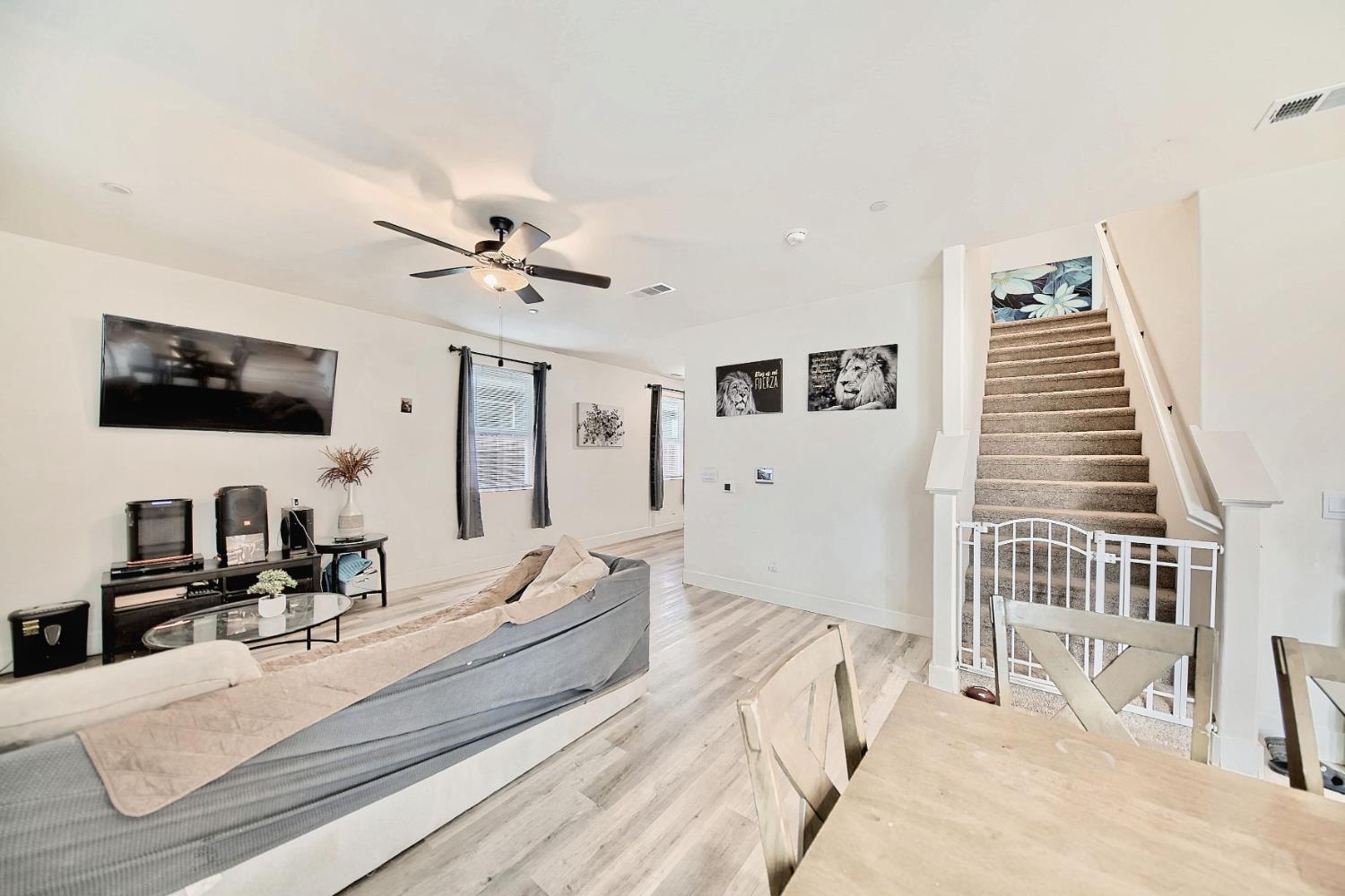 397 Broadstone Ct, Los Banos, CA 93635