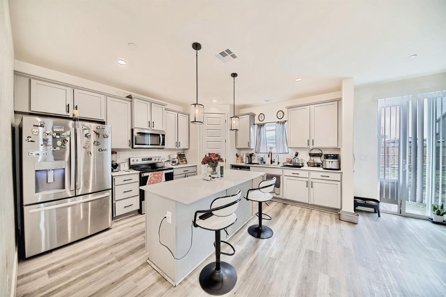 397 Broadstone Ct, Los Banos, CA 93635