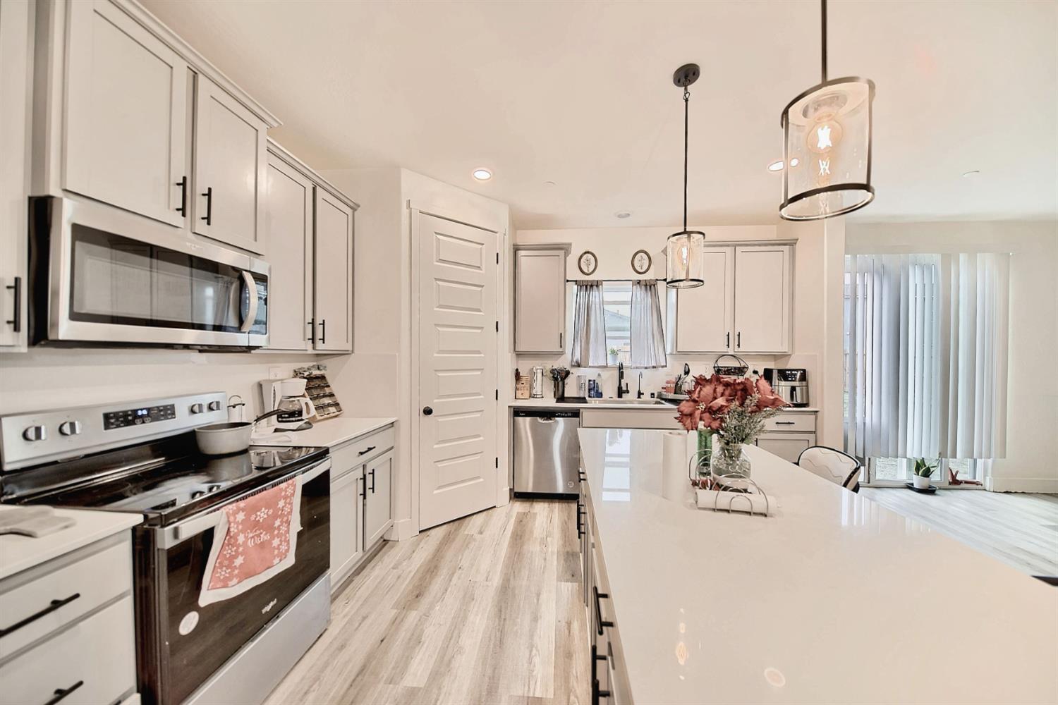 397 Broadstone Ct, Los Banos, CA 93635