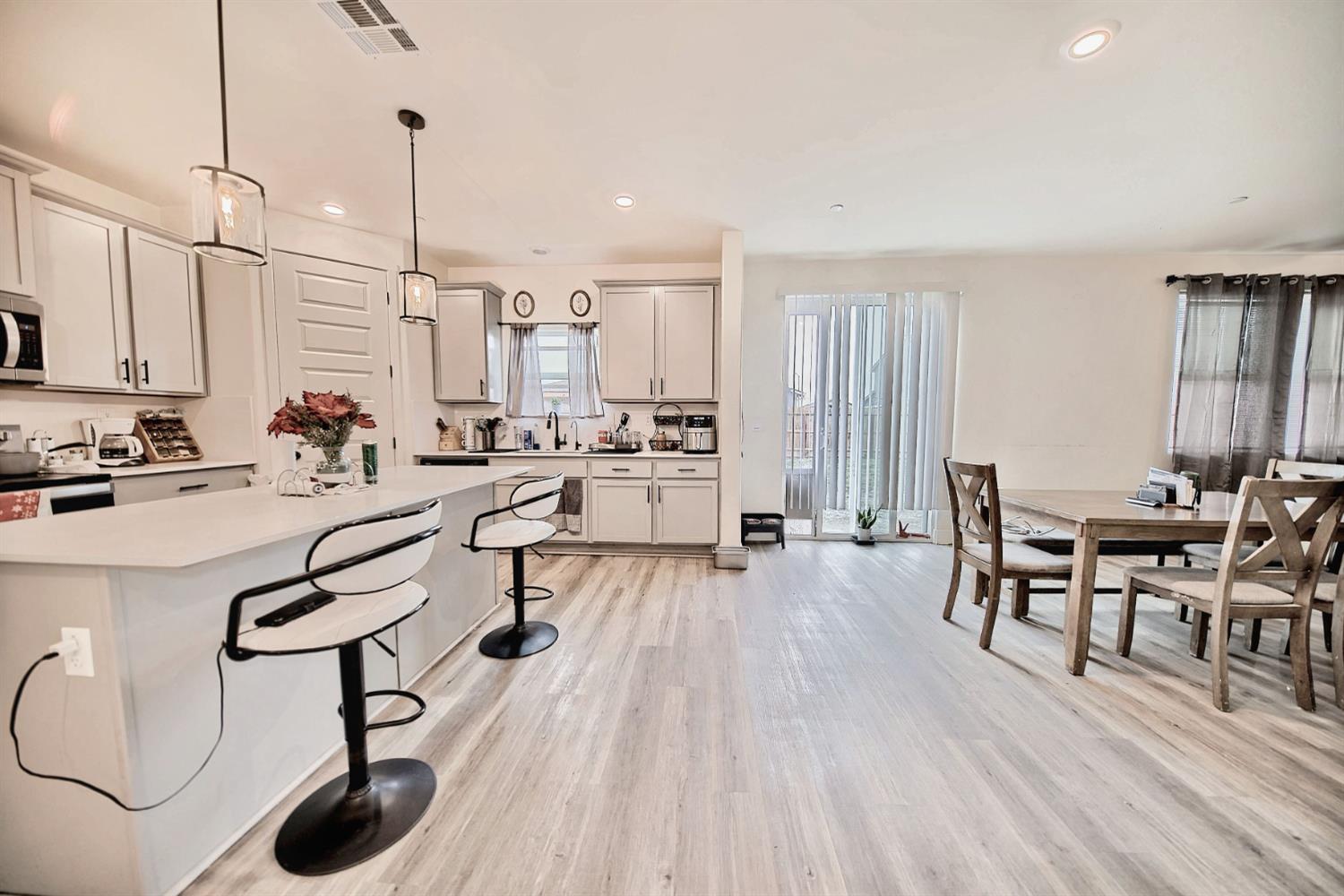 397 Broadstone Ct, Los Banos, CA 93635