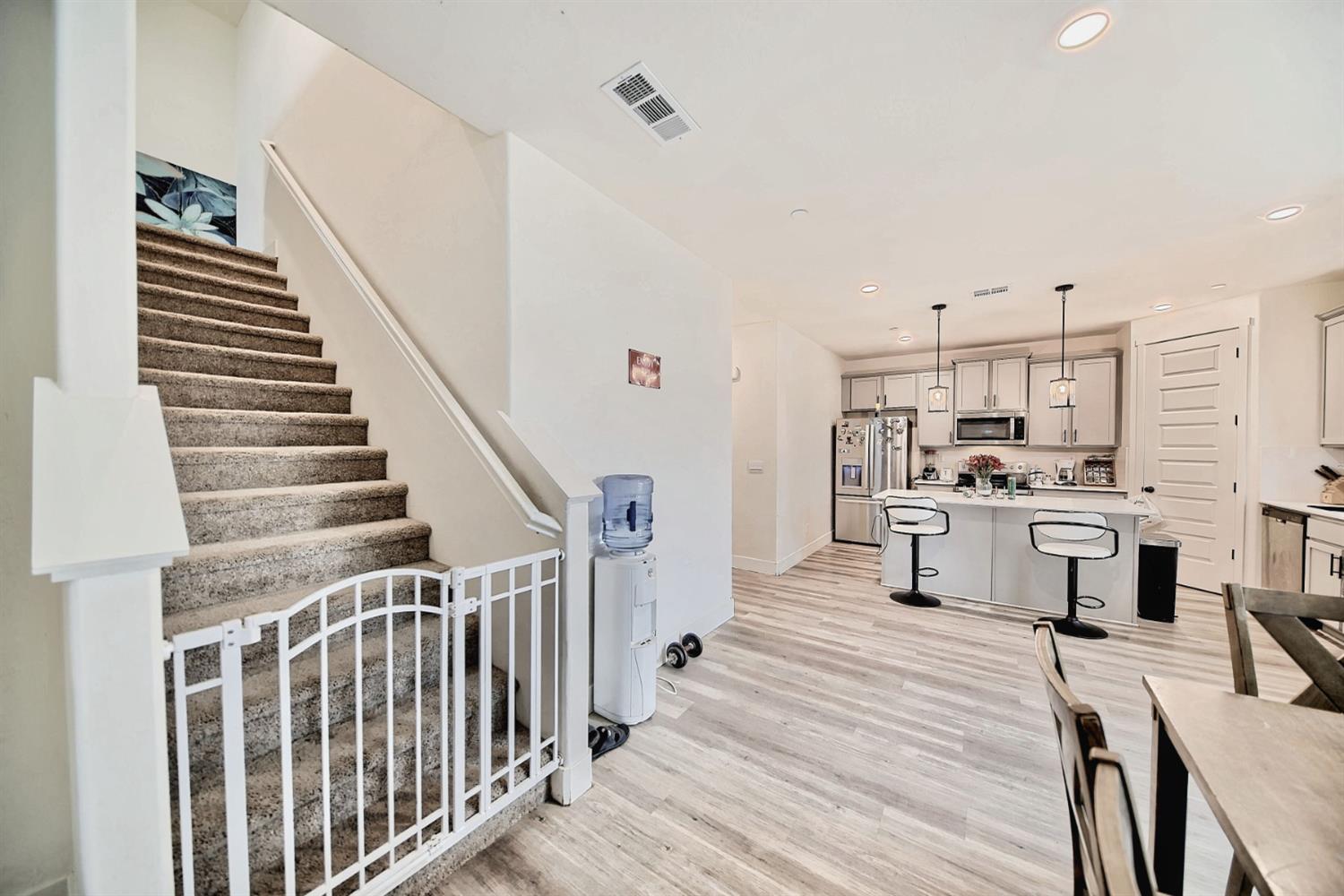 397 Broadstone Ct, Los Banos, CA 93635