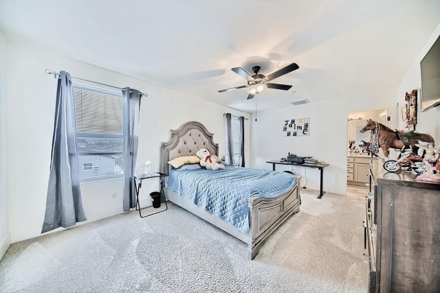 397 Broadstone Ct, Los Banos, CA 93635