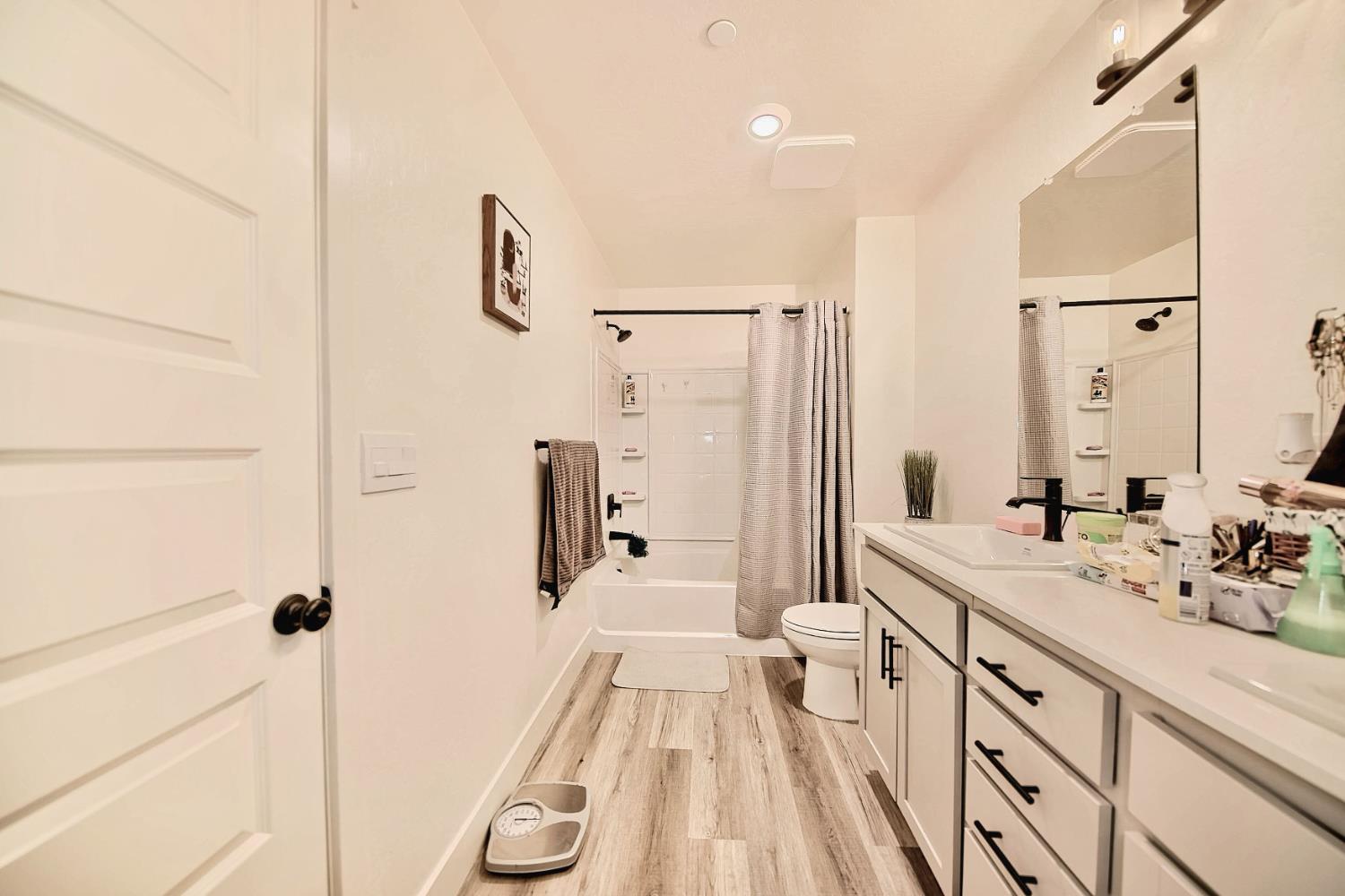 397 Broadstone Ct, Los Banos, CA 93635