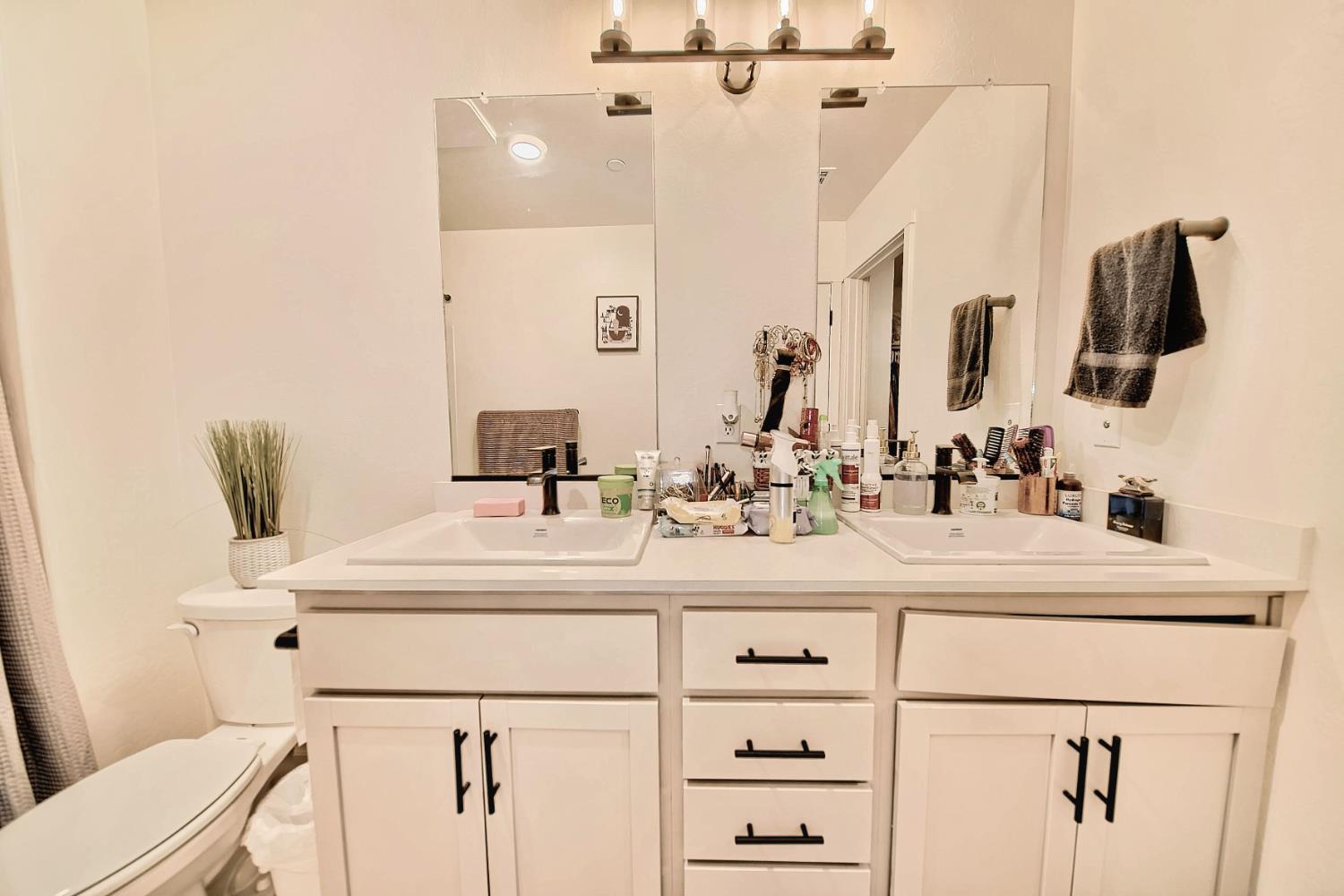 397 Broadstone Ct, Los Banos, CA 93635