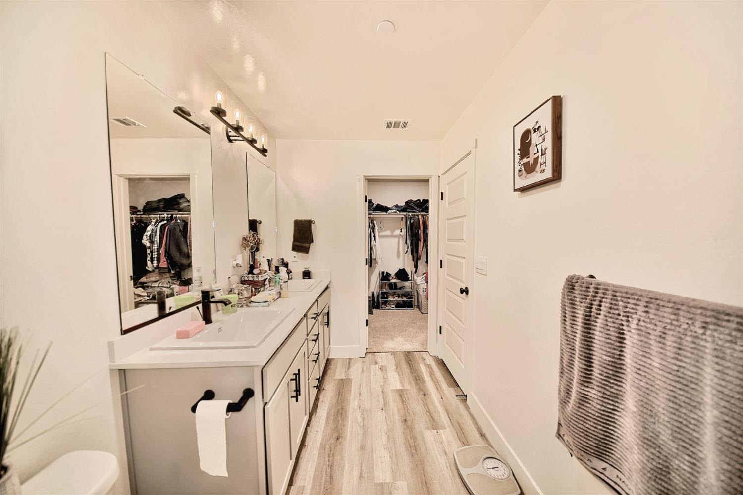 397 Broadstone Ct, Los Banos, CA 93635